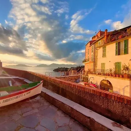 Cinque Terre House With Breakfast Andoptional Access To Pool, Jacuzzi & Sauna Sarzana Exterior photo