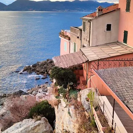 Cinque Terre House With Breakfast Andoptional Access To Pool, Jacuzzi & Sauna Sarzana Exterior photo