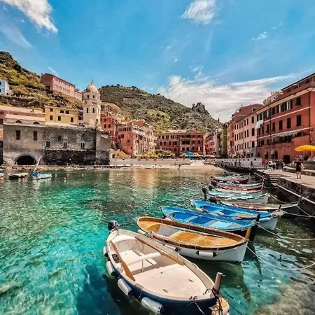 Cinque Terre House With Breakfast Andoptional Access To Pool, Jacuzzi & Sauna Sarzana Exterior photo